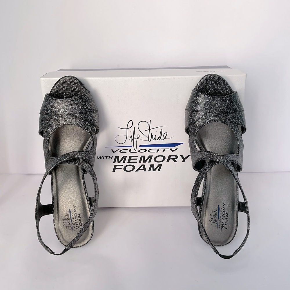 In box Women’s Life Stride Velocity shoes